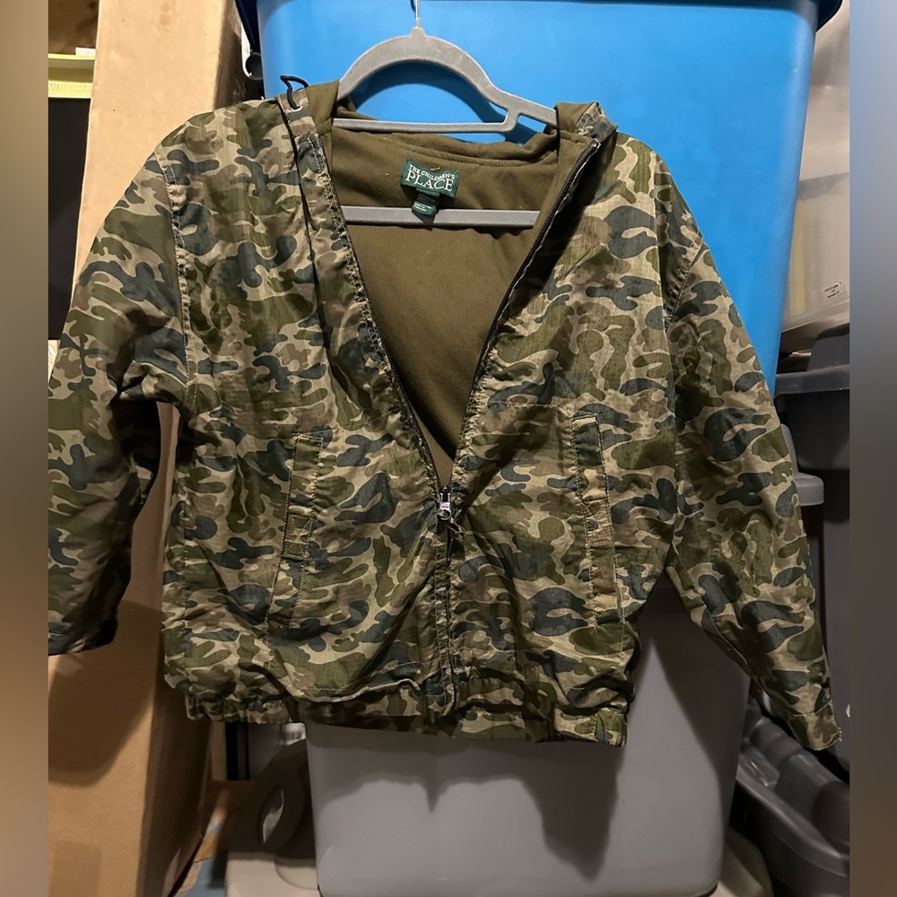 Children's Place Camoflauge Rain Jacket with Soft Lining. Size 8. Zipper
